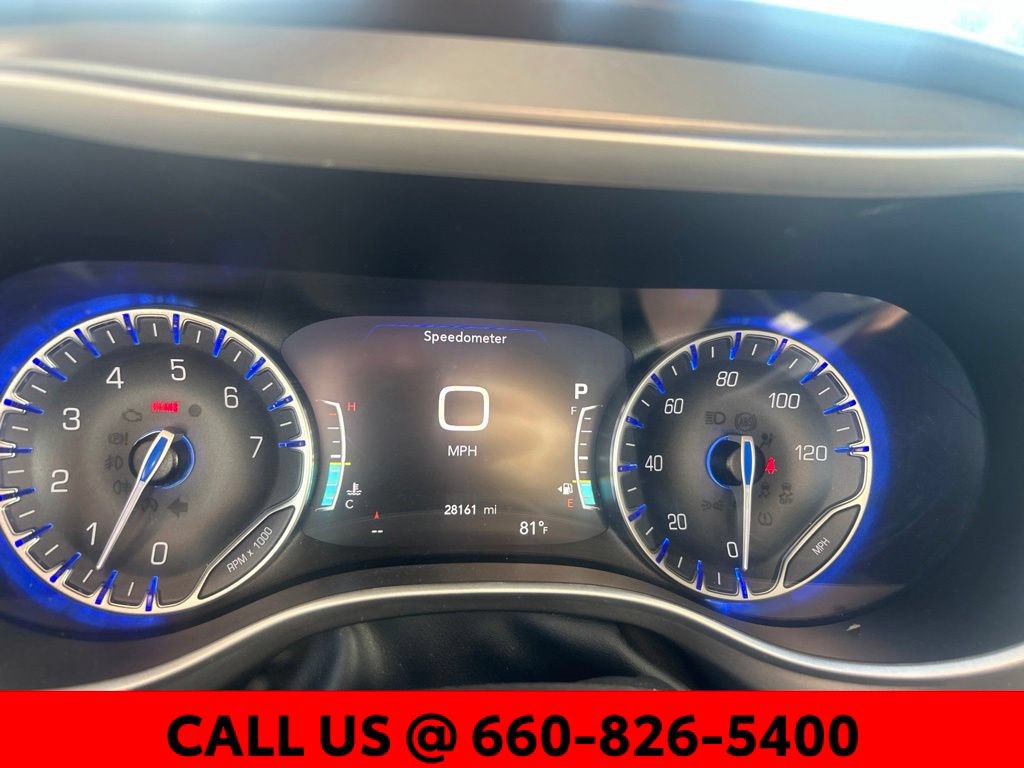 Used 2023 Chrysler Pacifica Touring-L FWD image 14