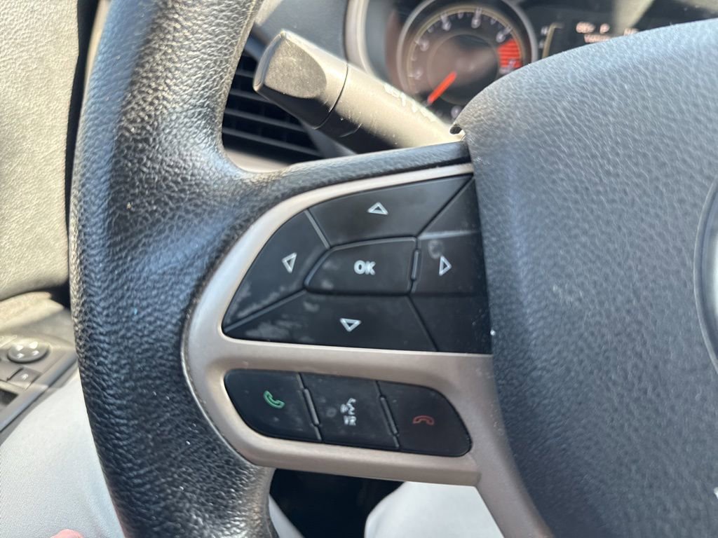 Used 2017 Jeep Cherokee Sport image 12