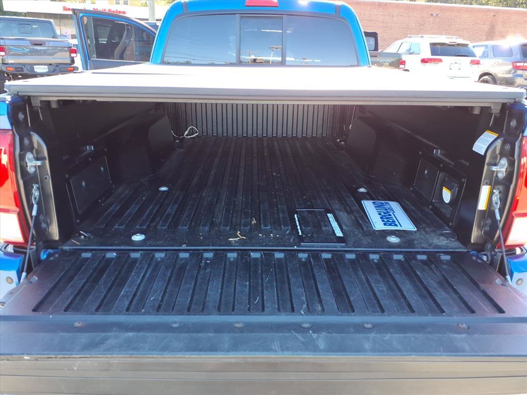 Used 2017 Toyota Tacoma TRD Sport AWD/4WD image 14