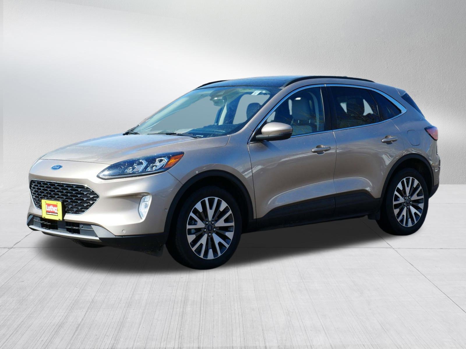 Used 2020 Ford Escape Titanium image 3