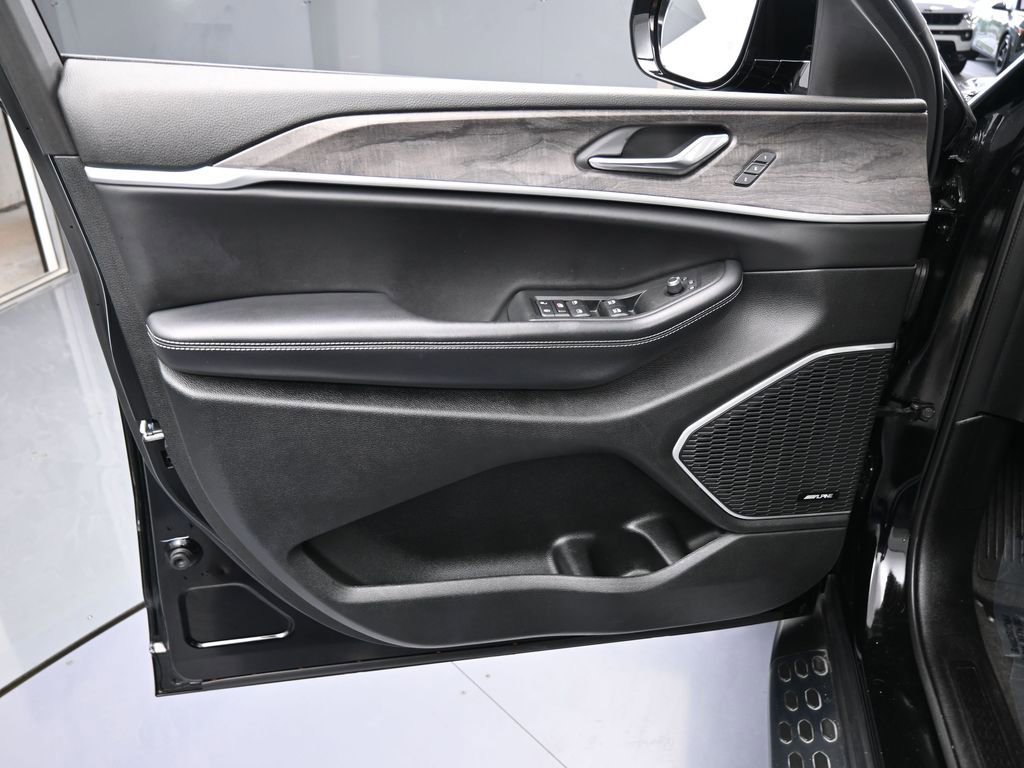 Used 2021 Jeep Grand Cherokee L Limited image 13