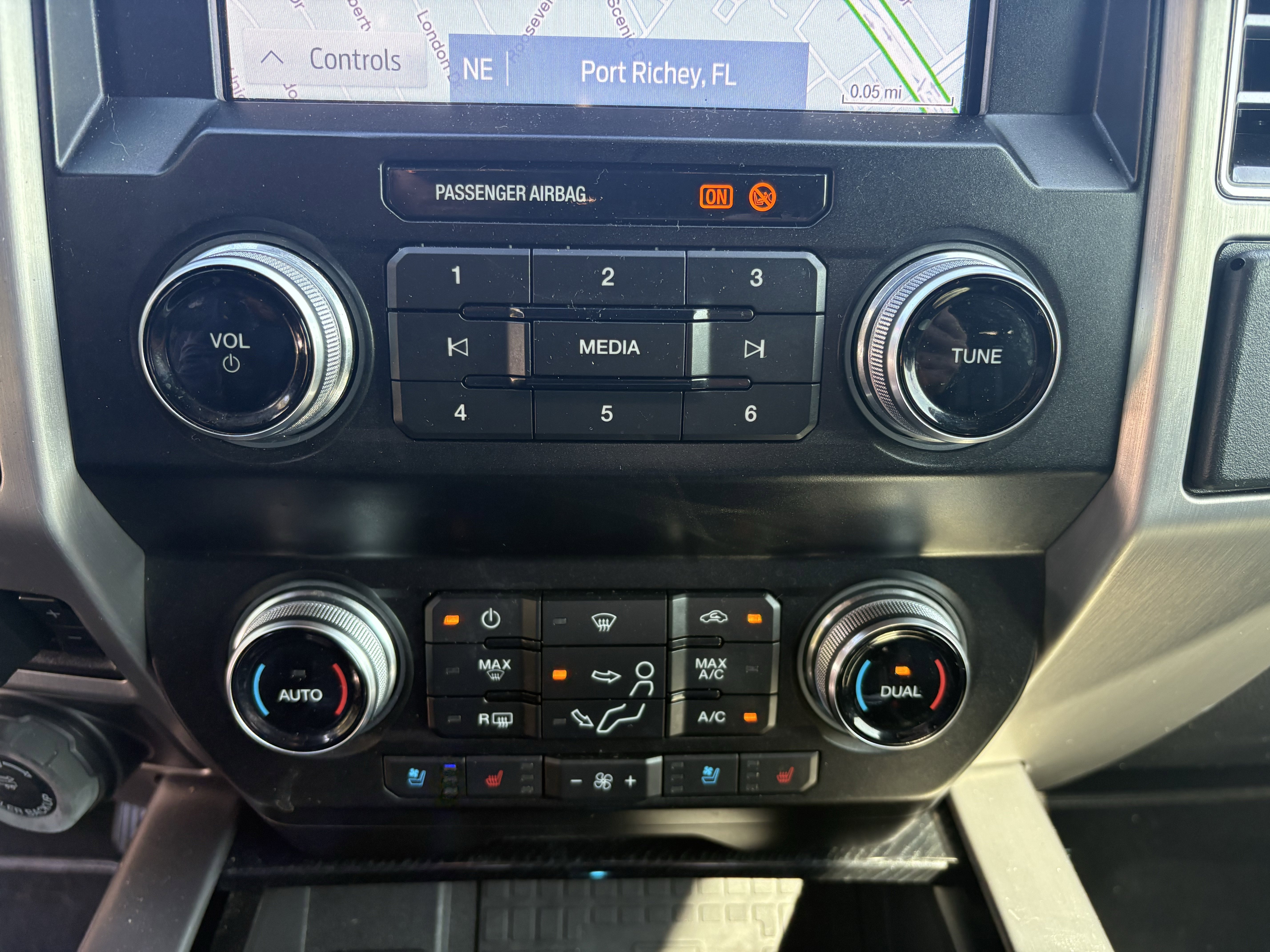 Used 2020 Ford F250 Platinum w/ FX4 Off-Road Package image 23