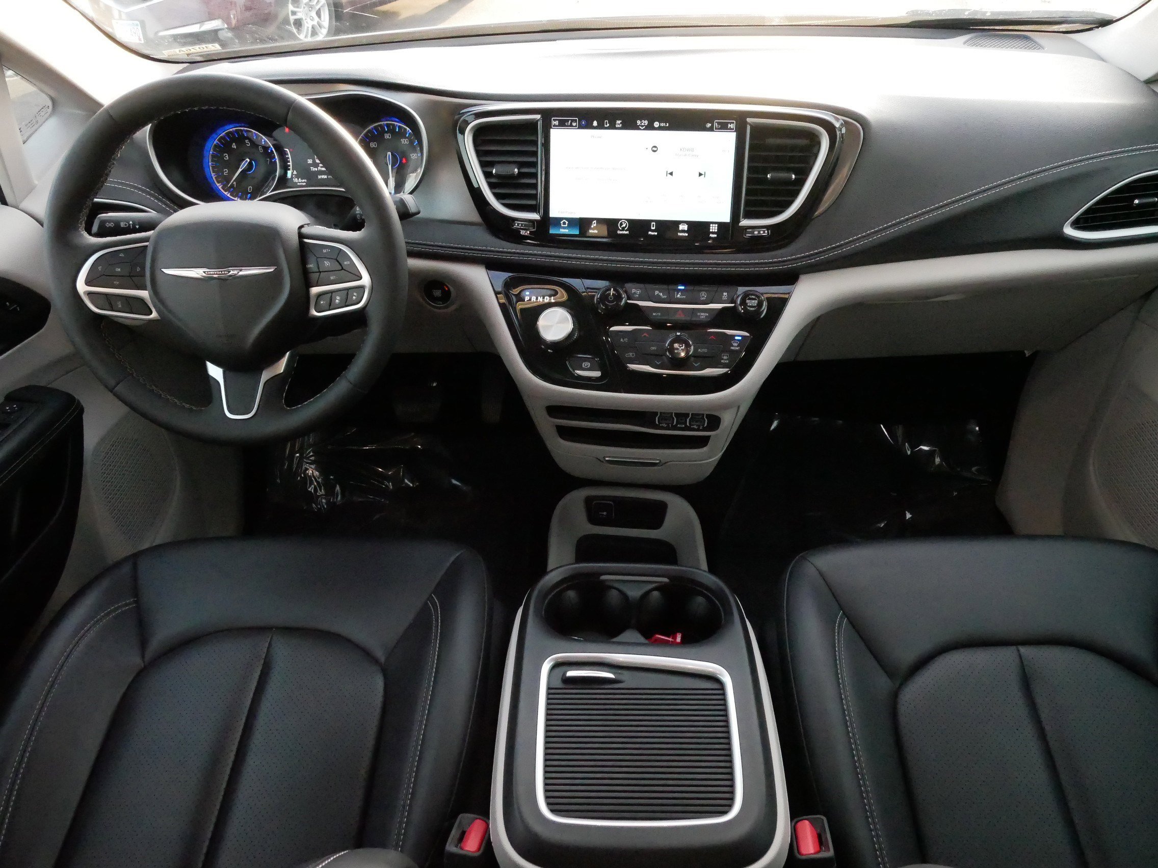 Used 2024 Chrysler Pacifica Touring-L w/ Road Tripper Package image 10