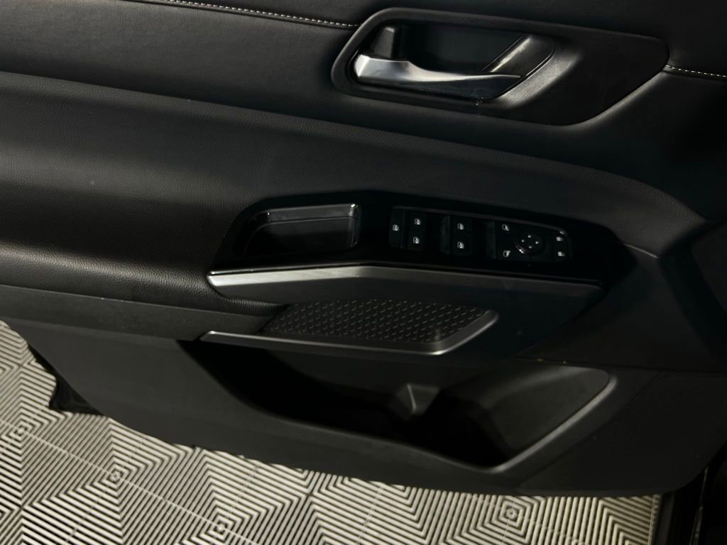 Used 2023 Nissan Pathfinder SL image 23