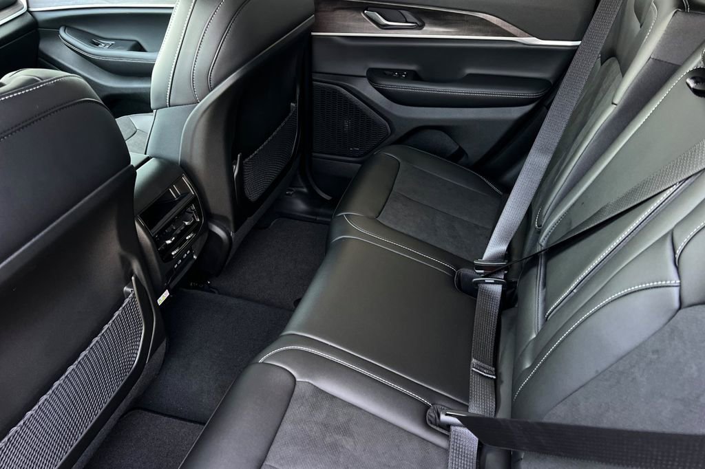 New 2026 Jeep Grand Cherokee Altitude image 12