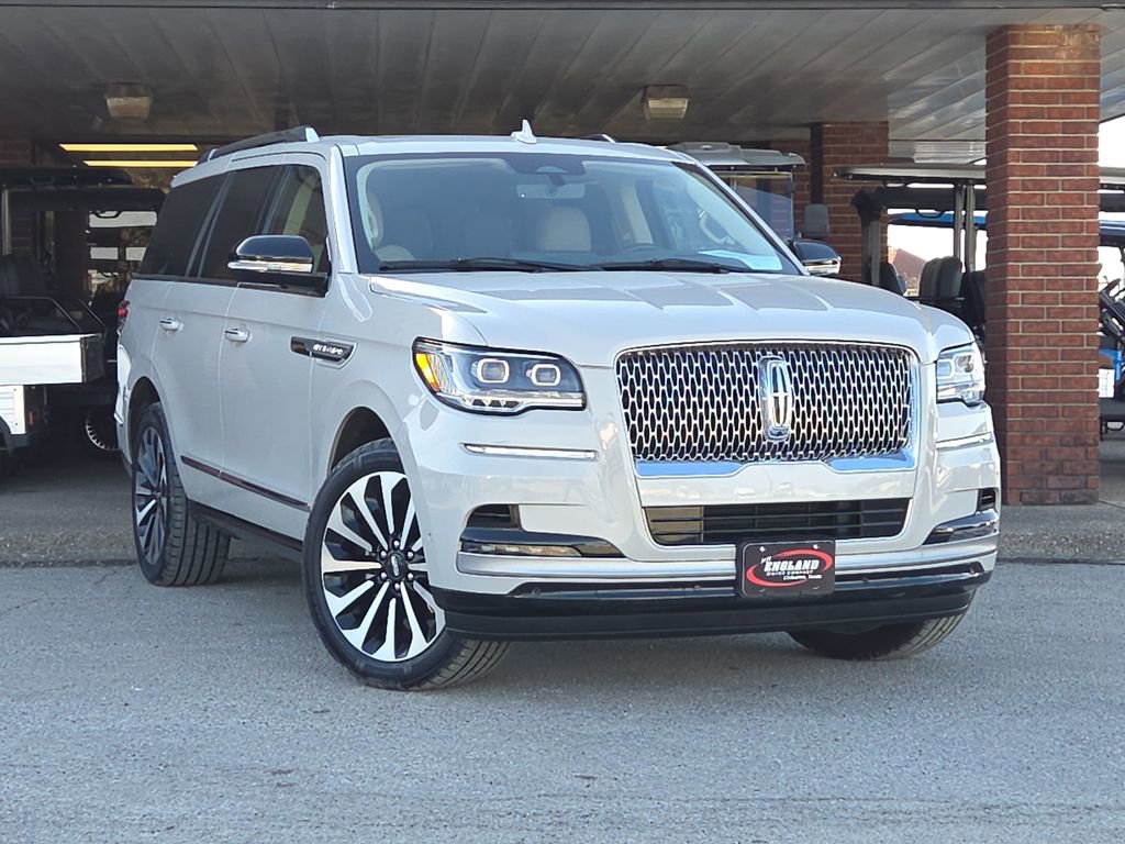 Used 2024 Lincoln Navigator Reserve image 1