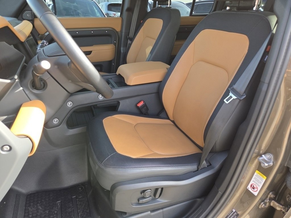 Used 2024 Land Rover Defender 110 X-Dynamic SE image 6