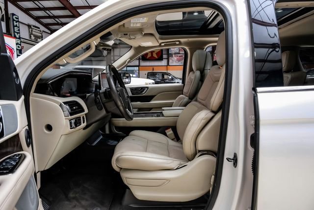 Used 2018 Lincoln Navigator L Reserve w/ Technology Package AWD/4WD image 6
