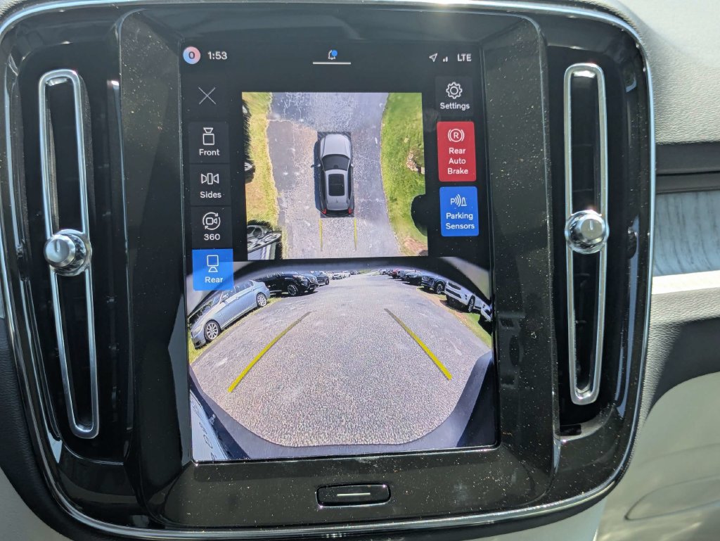 New 2026 Volvo XC40 B5 Plus w/ Protection Package Premier AWD/4WD image 23