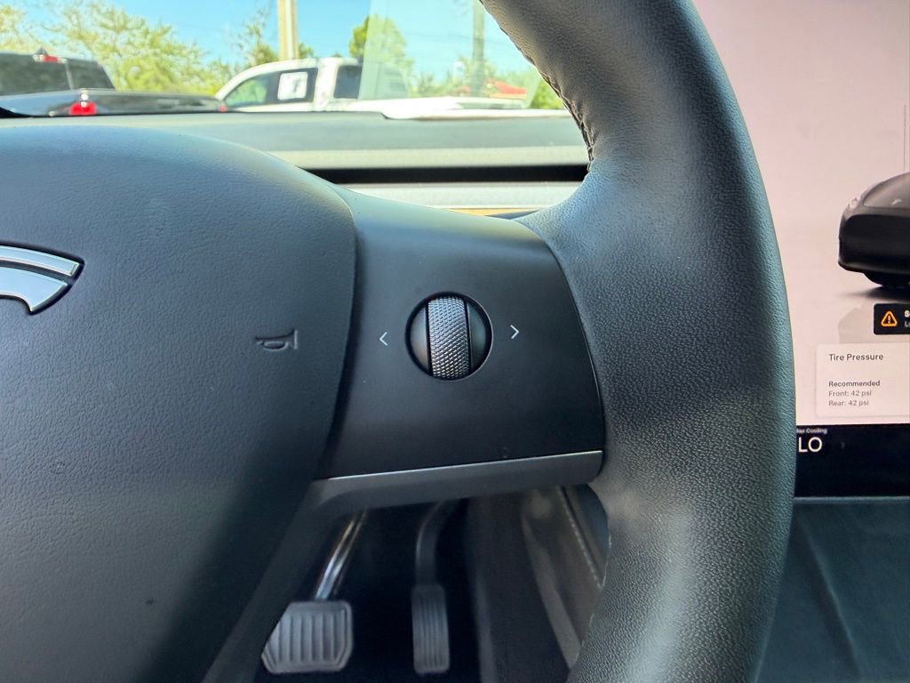 Used 2023 Tesla Model Y Long Range AWD/4WD image 23