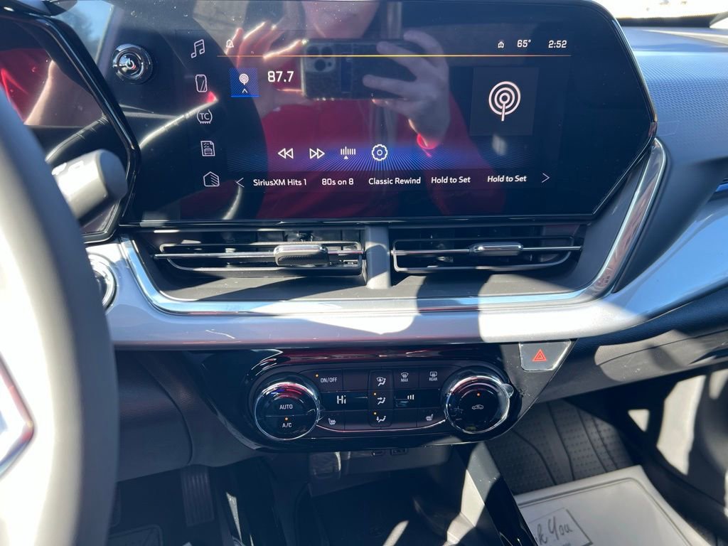 New 2026 Chevrolet Trax LT w/ Sunroof Package image 16