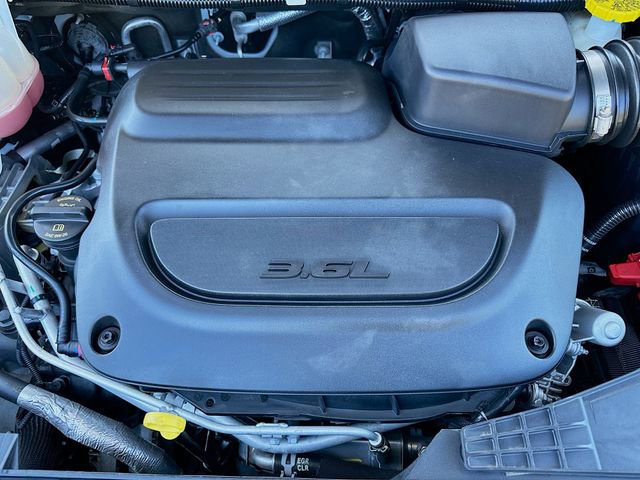 Used 2025 Chrysler Pacifica Limited image 30