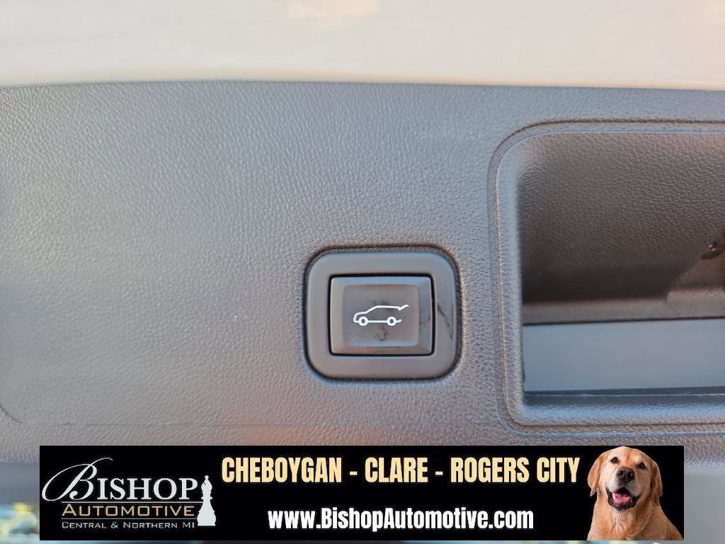 Used 2023 GMC Terrain SLE w/ Driver Convenience Package image 33