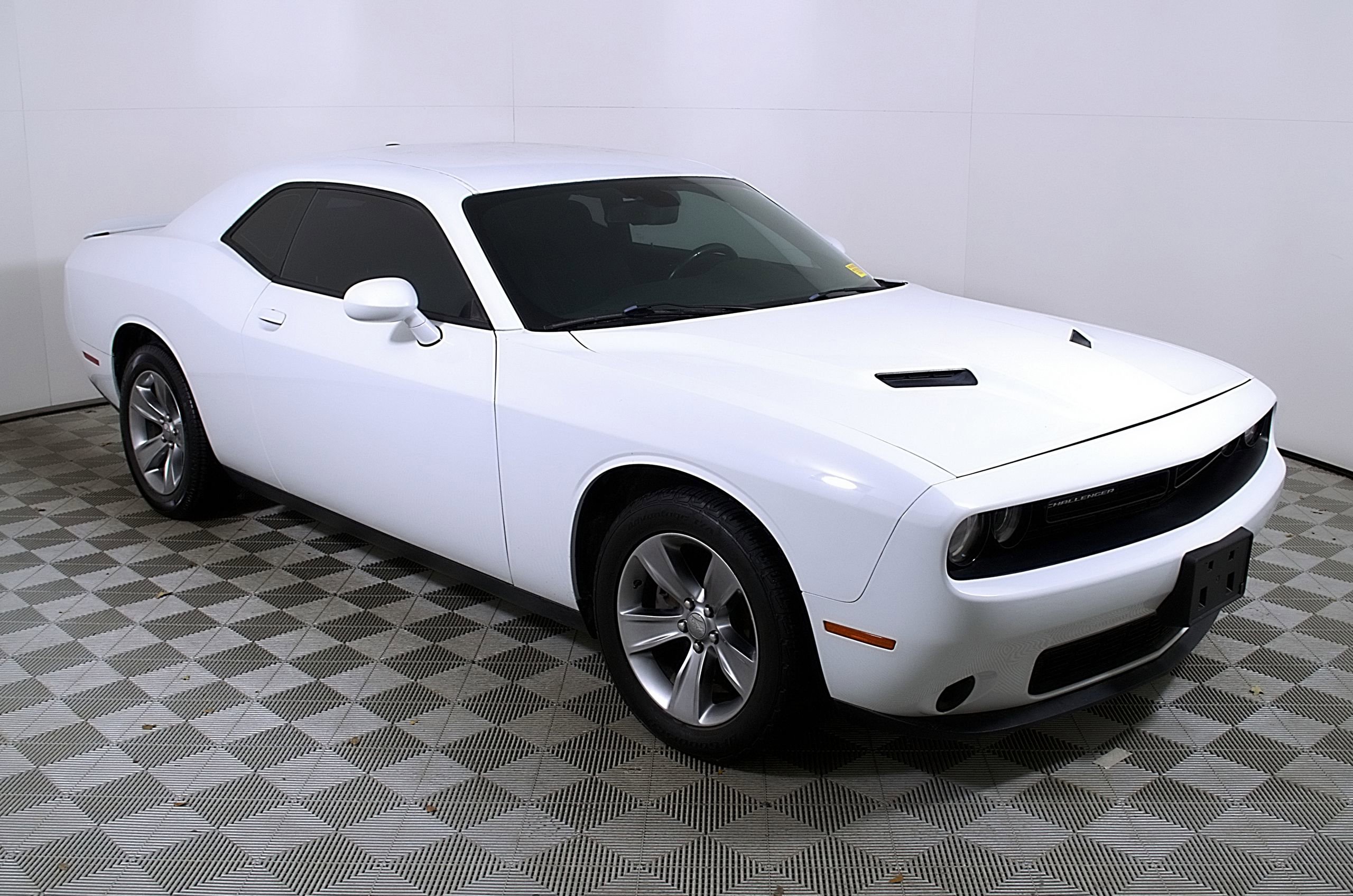 Used 2019 Dodge Challenger SXT image 6