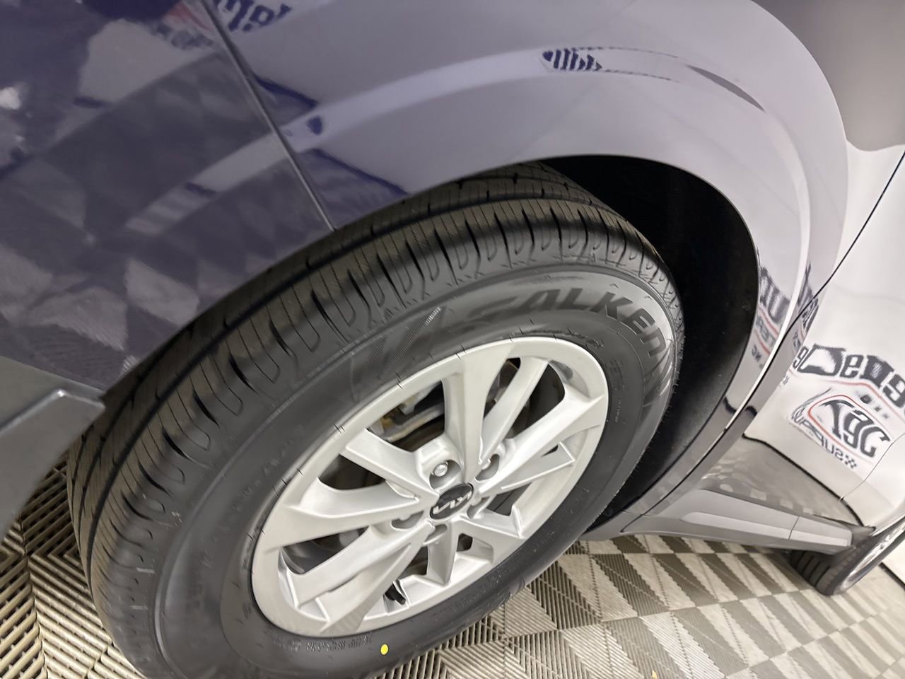 Used 2023 Kia Carnival LX image 27