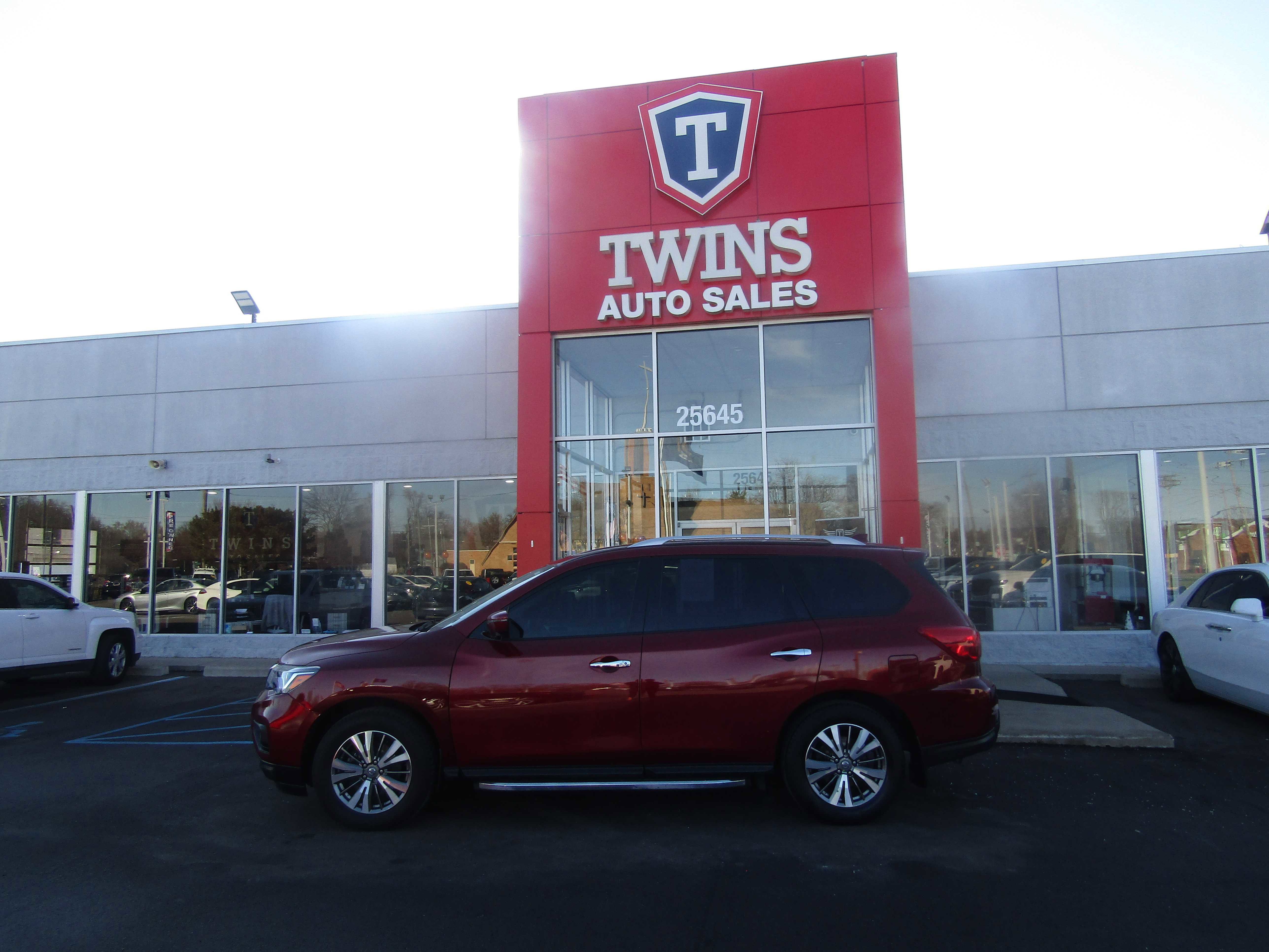 Used 2020 Nissan Pathfinder SL AWD/4WD image 1
