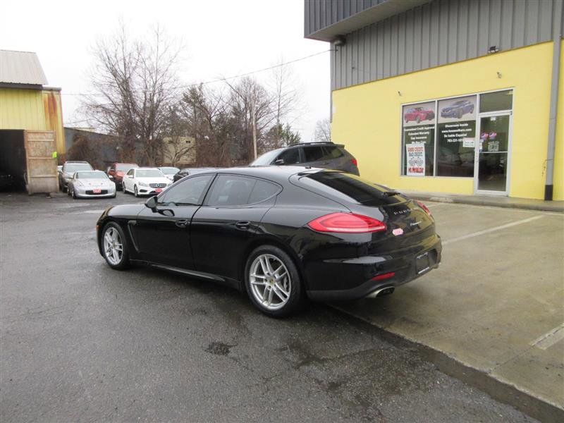 Used 2016 Porsche Panamera 4 image 3