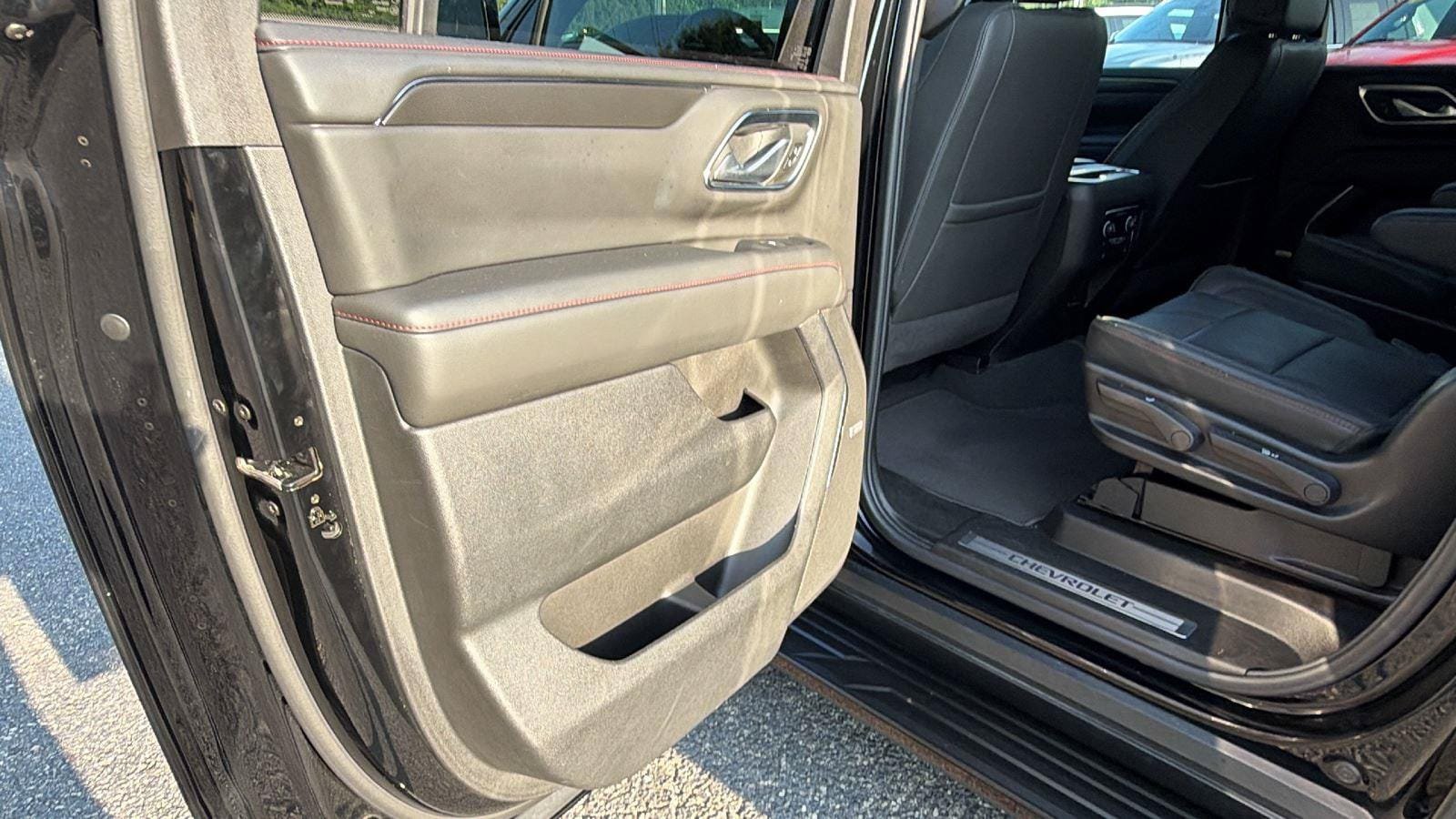 Used 2024 Chevrolet Suburban RST w/ Luxury Package AWD/4WD image 23