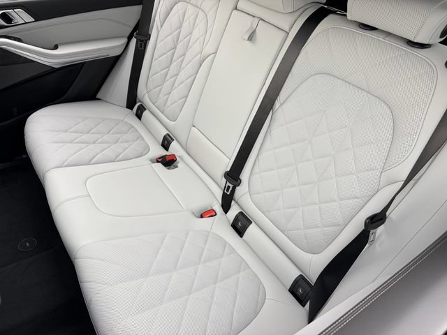 Used 2026 BMW X5 xDrive40i AWD/4WD image 17
