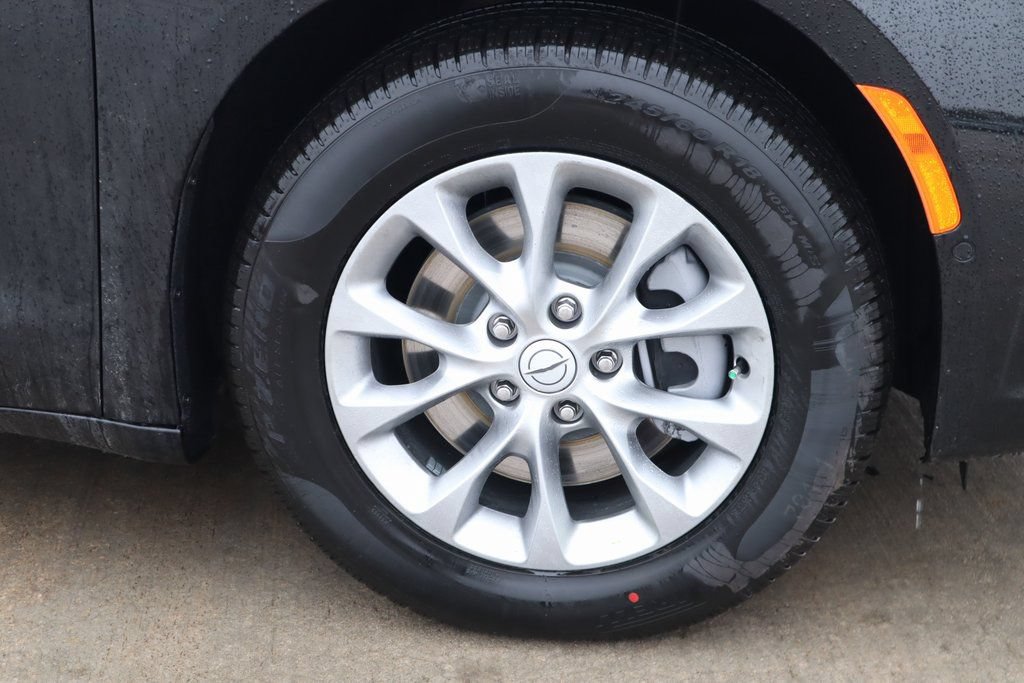 New 2026 Chrysler Pacifica Select AWD/4WD image 18