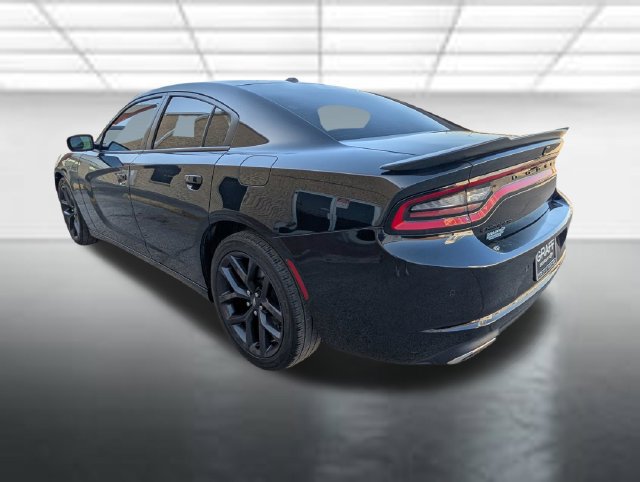 Used 2020 Dodge Charger SXT w/ Driver Convenience Group RWD image 2