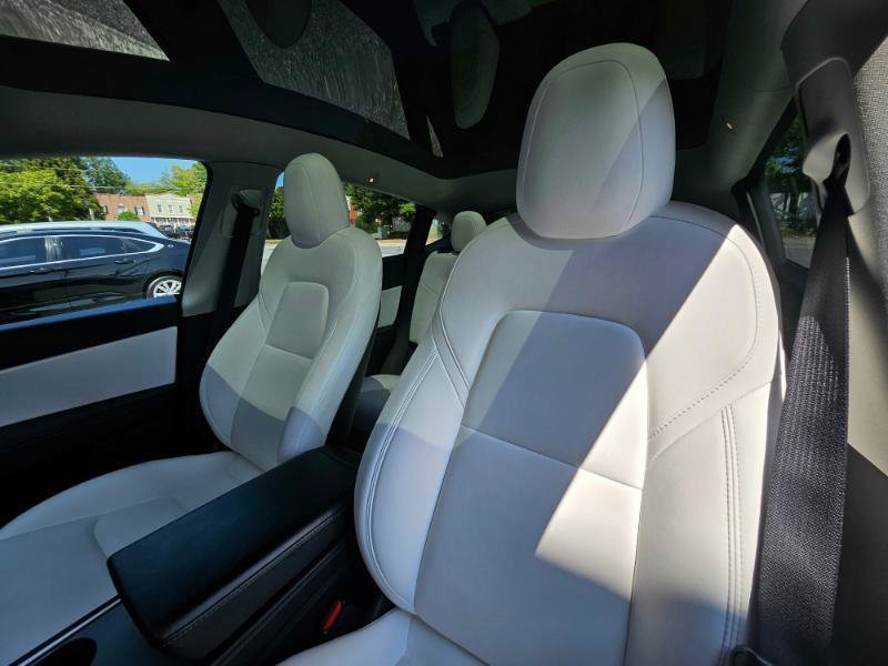 Used 2022 Tesla Model Y Long Range AWD/4WD image 39