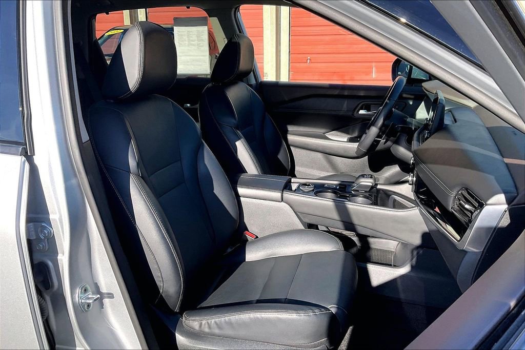 Used 2022 Nissan Rogue SL w/ SL Premium Package image 7