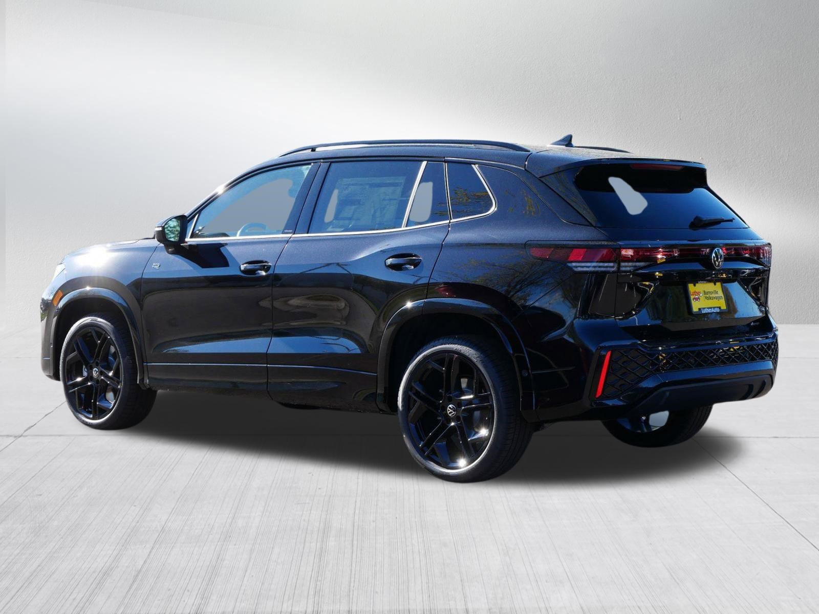 New 2026 Volkswagen Tiguan SE R-Line image 3