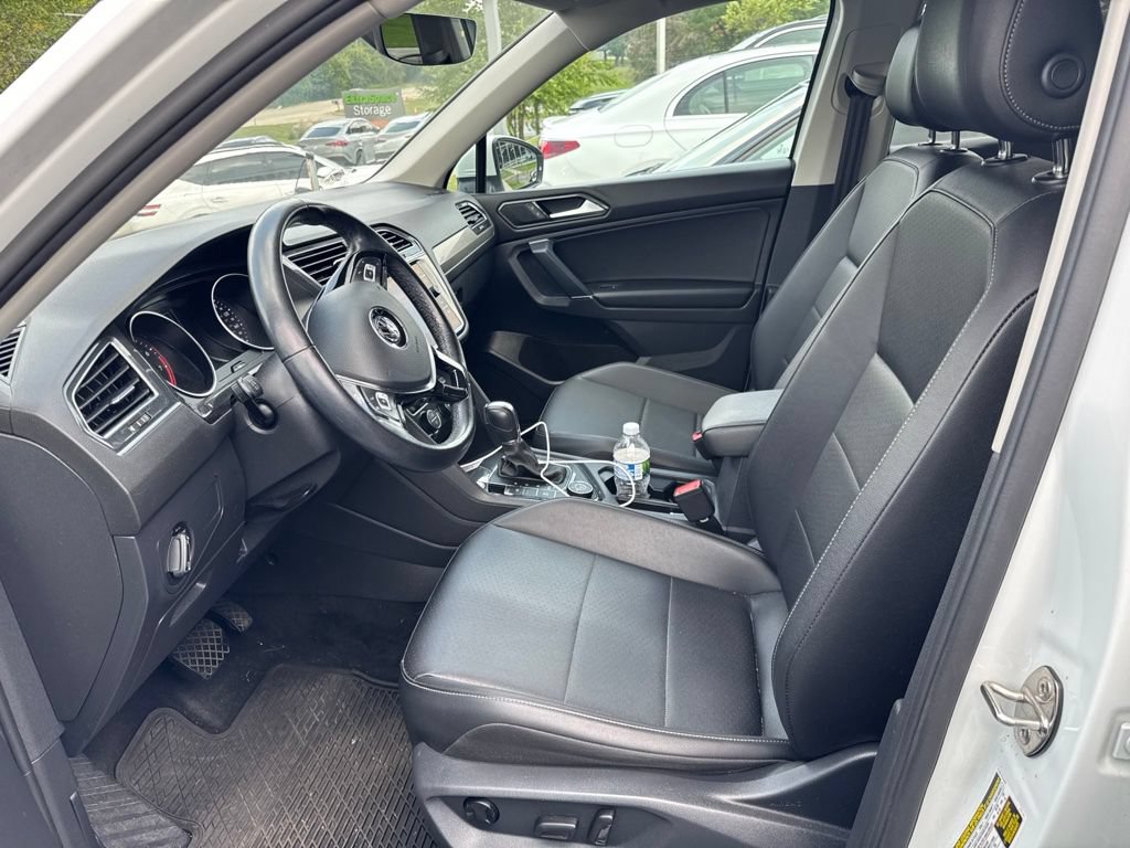 Used 2018 Volkswagen Tiguan SEL AWD/4WD image 2