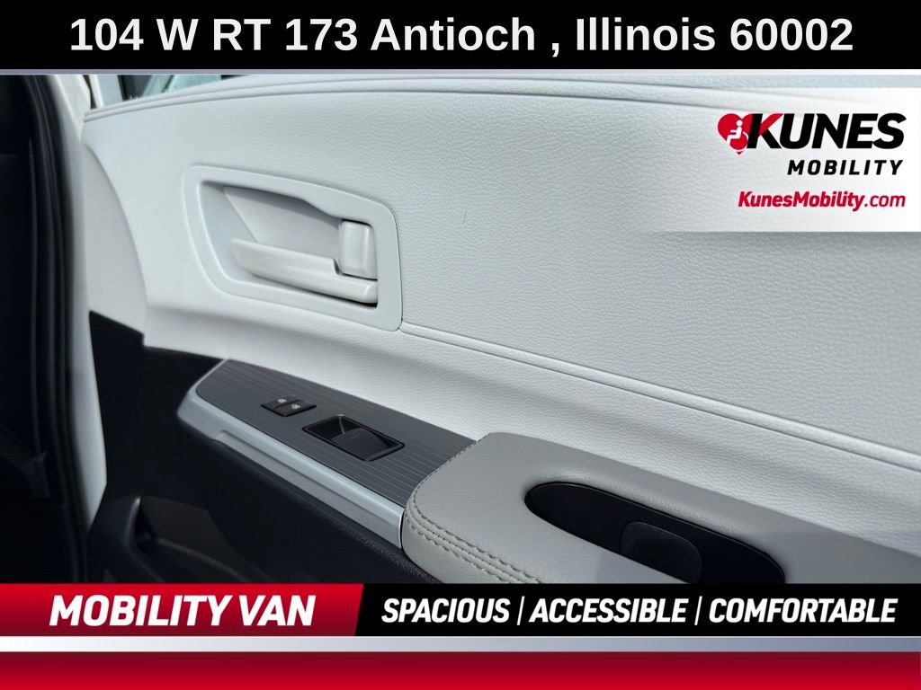 Used 2025 Toyota Sienna LE image 14