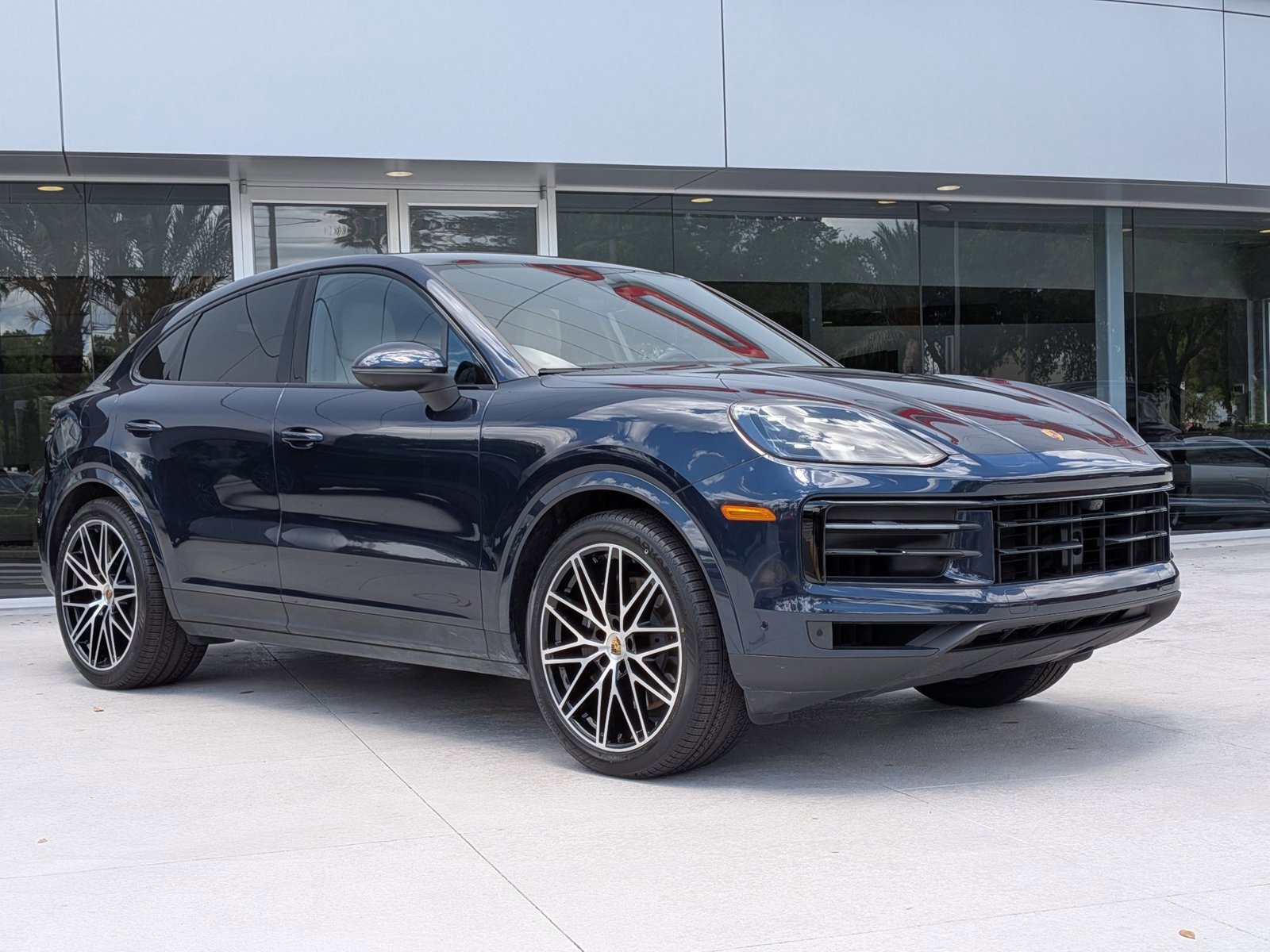 Certified 2024 Porsche Cayenne Coupe AWD/4WD image 7
