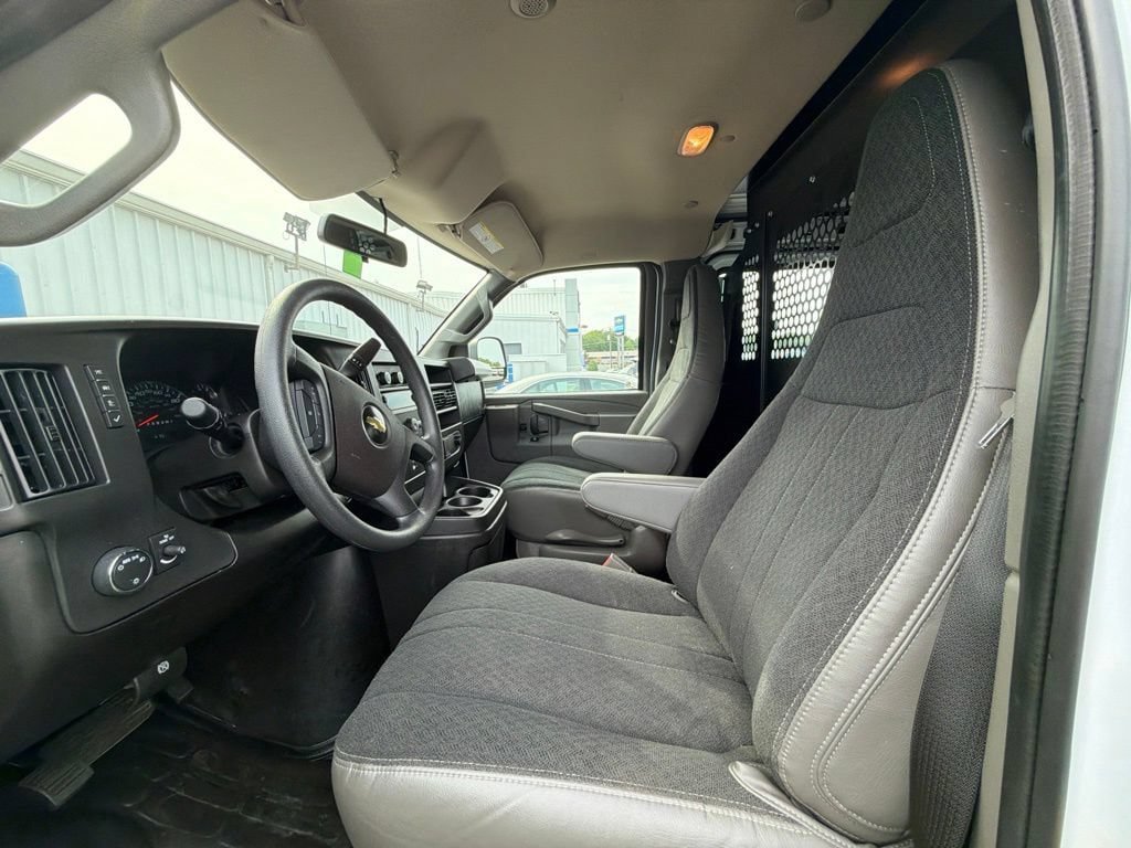 Used 2025 Chevrolet Express 2500 w/ Driver Convenience Package RWD image 2