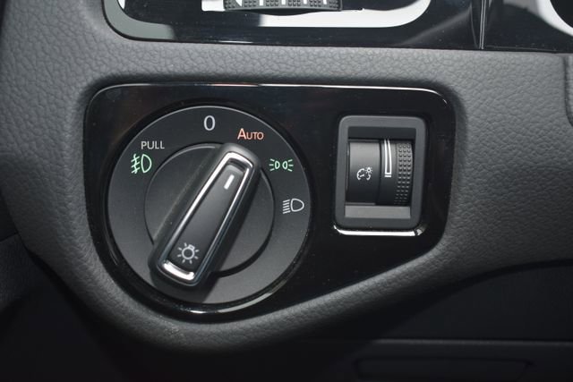Used 2018 Volkswagen GTI SE w/ SE Leather Package FWD image 19