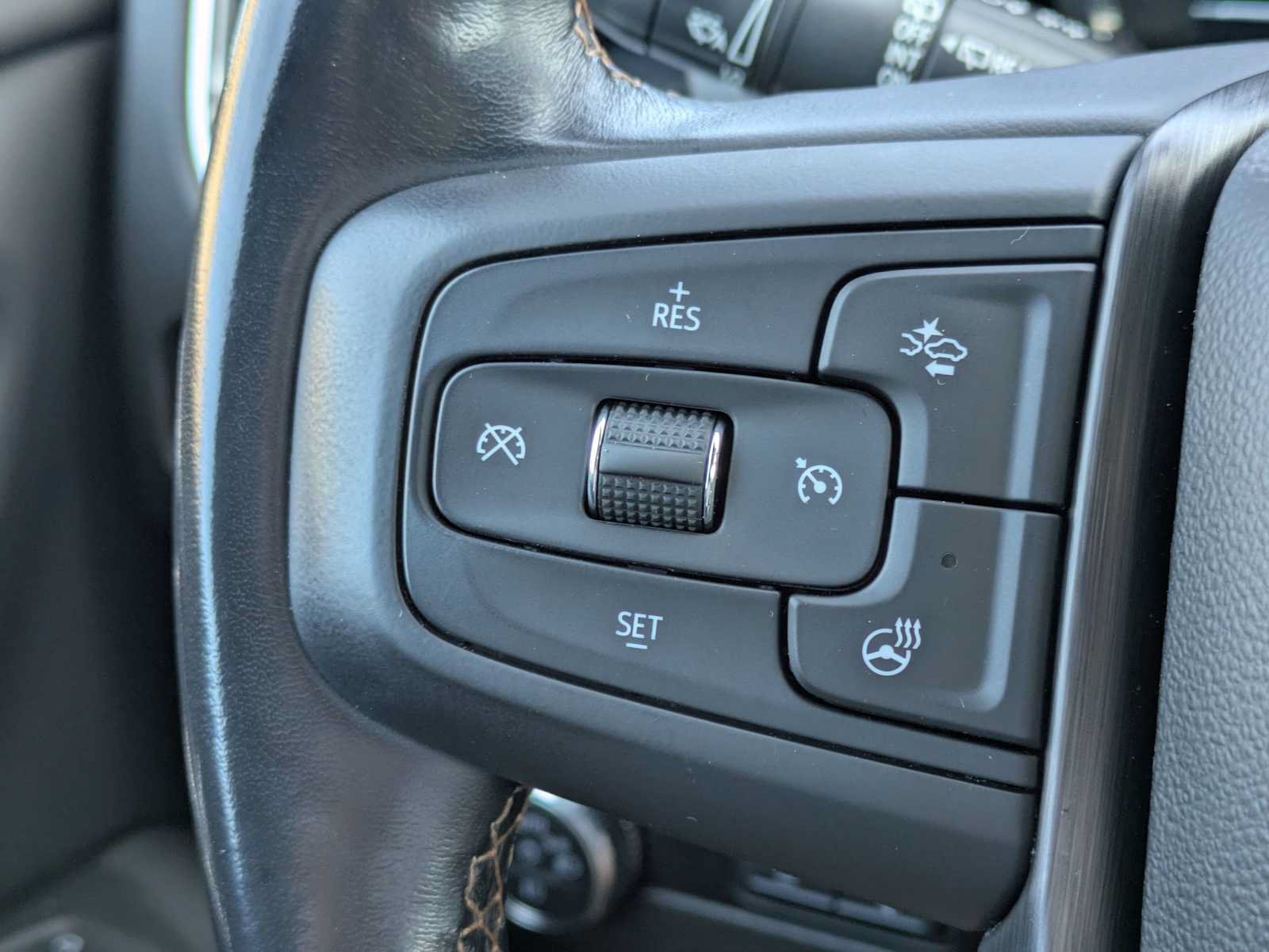 Used 2022 GMC Yukon AT4 AWD/4WD image 25