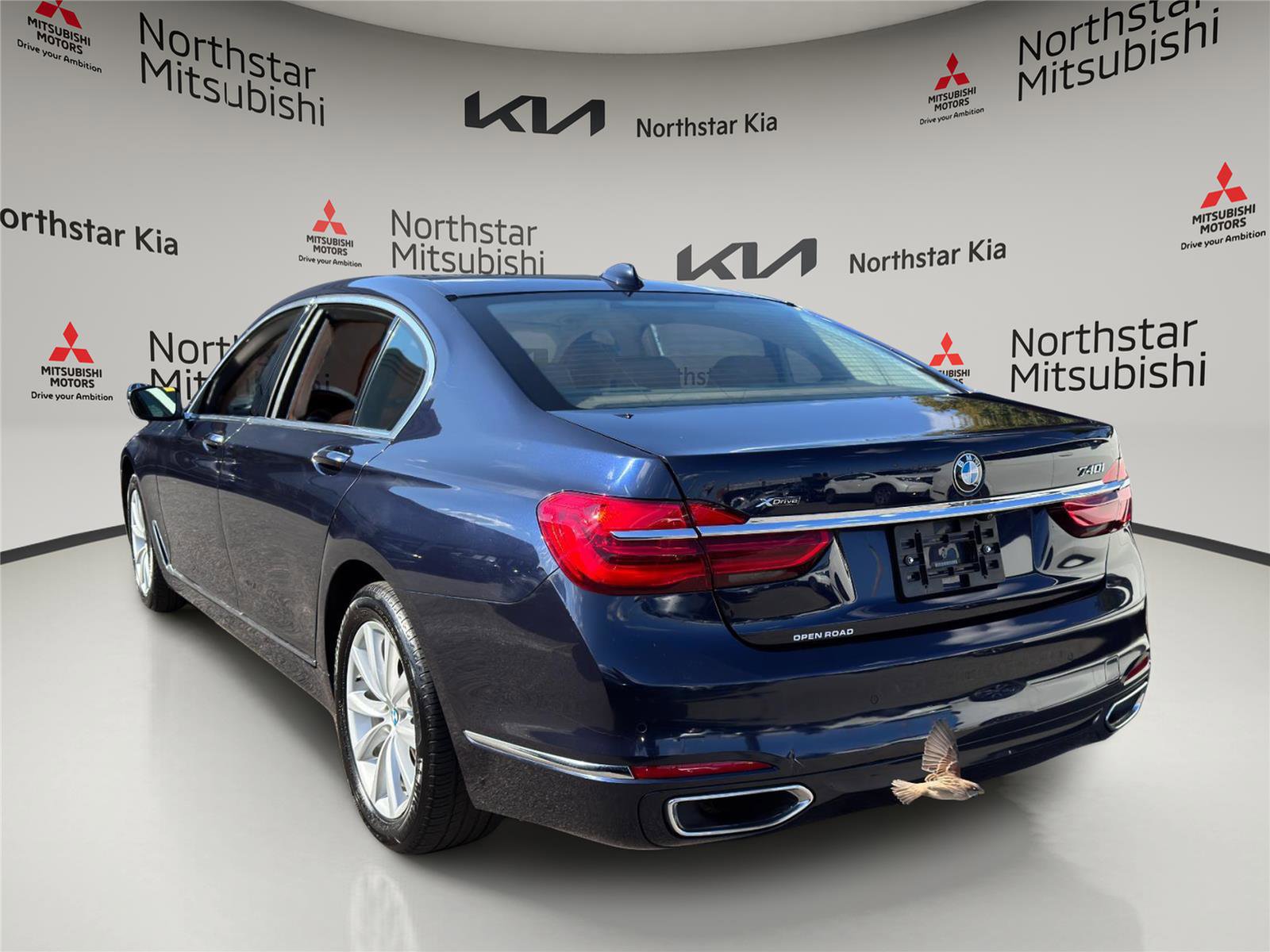 Used 2019 BMW 740i xDrive w/ Executive Package image 2