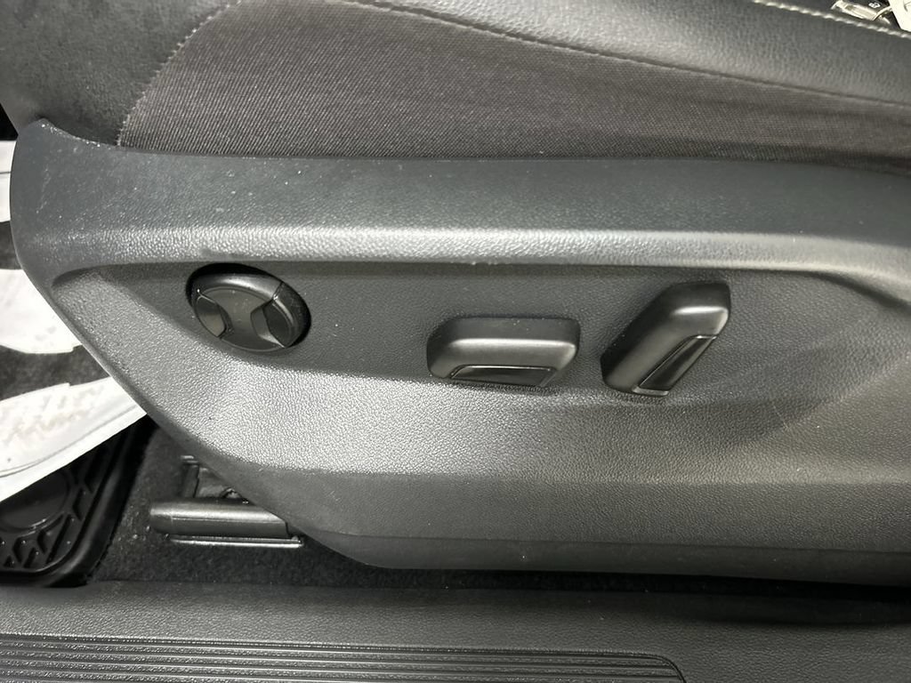 Used 2019 Volkswagen Tiguan SE w/ Panoramic Sunroof Package AWD/4WD image 10