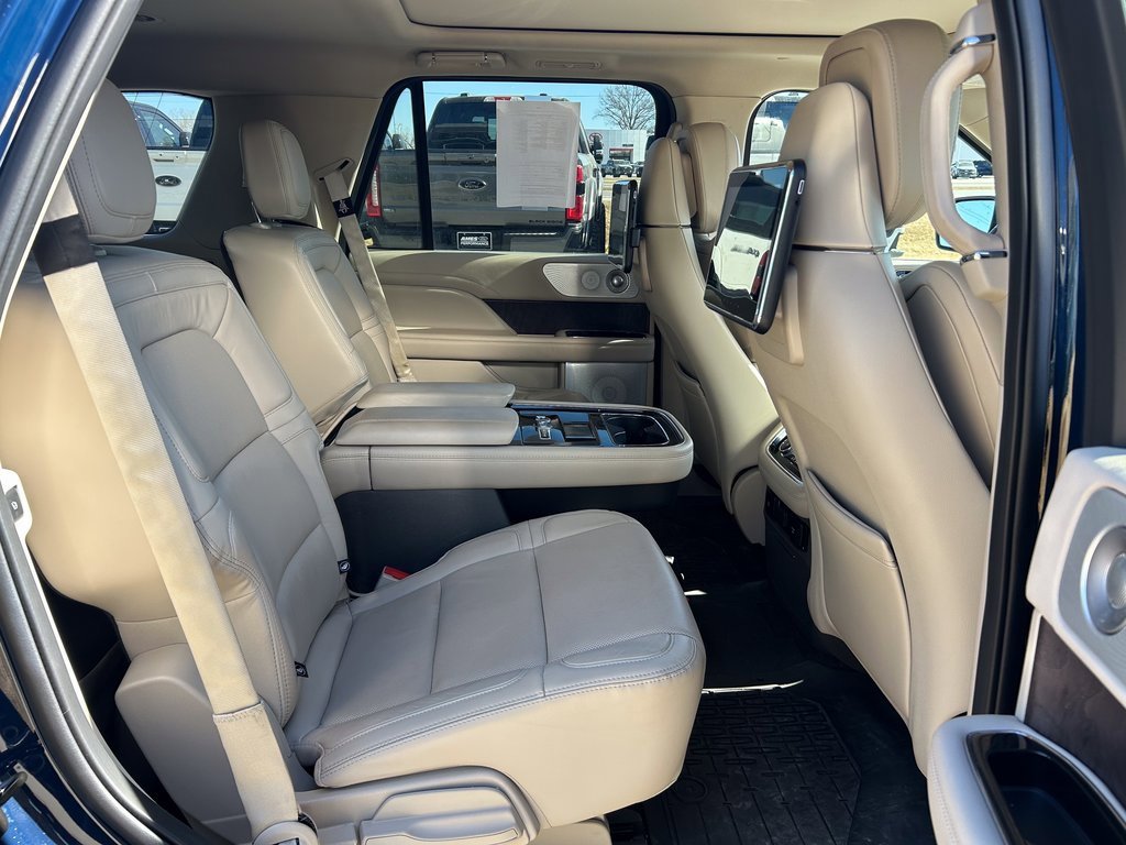 Used 2020 Lincoln Navigator Reserve w/ Luxury Package image 20