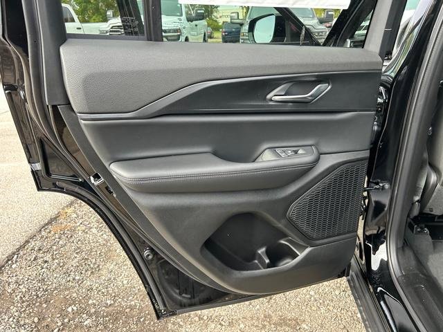 New 2025 Jeep Grand Cherokee Altitude image 13