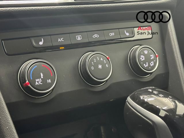 Used 2022 Volkswagen Taos SE w/ Panoramic Sunroof Package FWD image 18