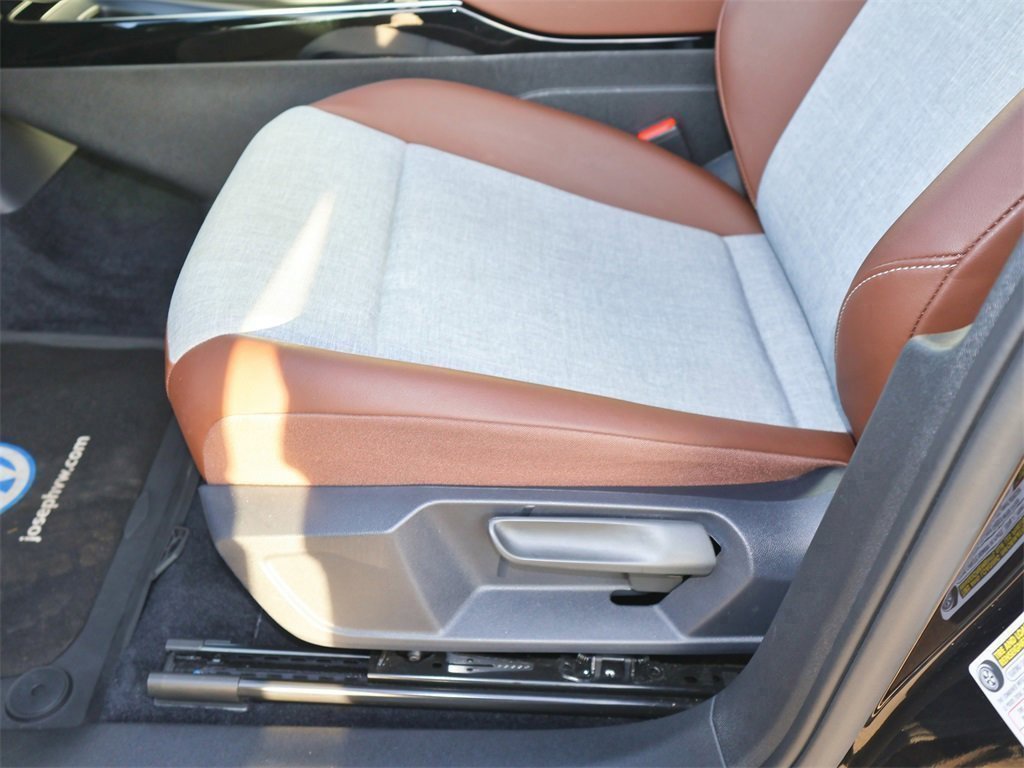 Certified 2024 Volkswagen ID.4 Standard image 13