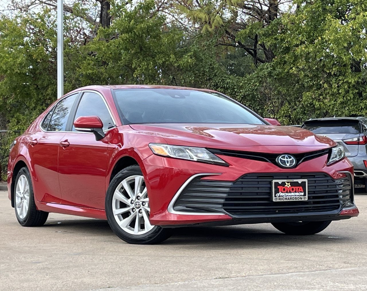 Used 2024 Toyota Camry LE w/ Convenience Package FWD image 2