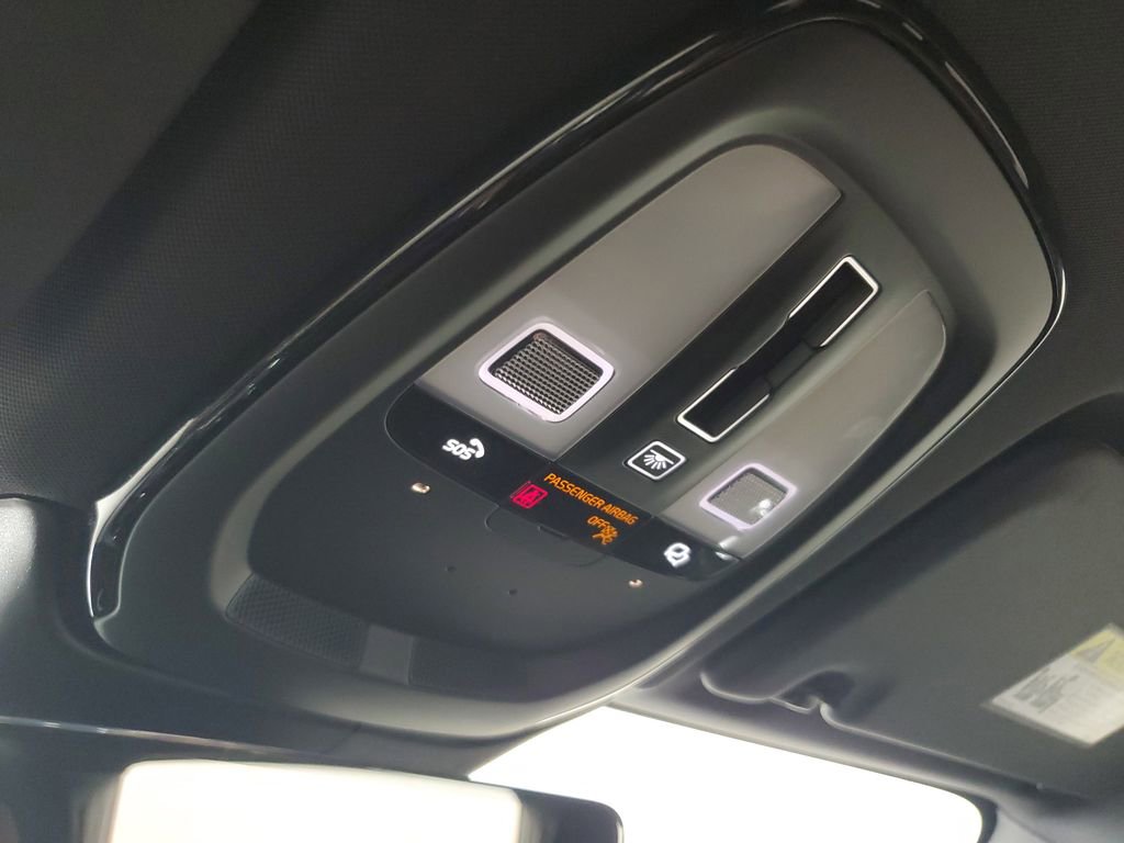 Certified 2025 Volvo XC60 B5 Plus image 36