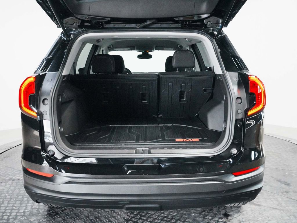 Used 2024 GMC Terrain SLE w/ LPO, Floor Liner Package AWD/4WD image 39