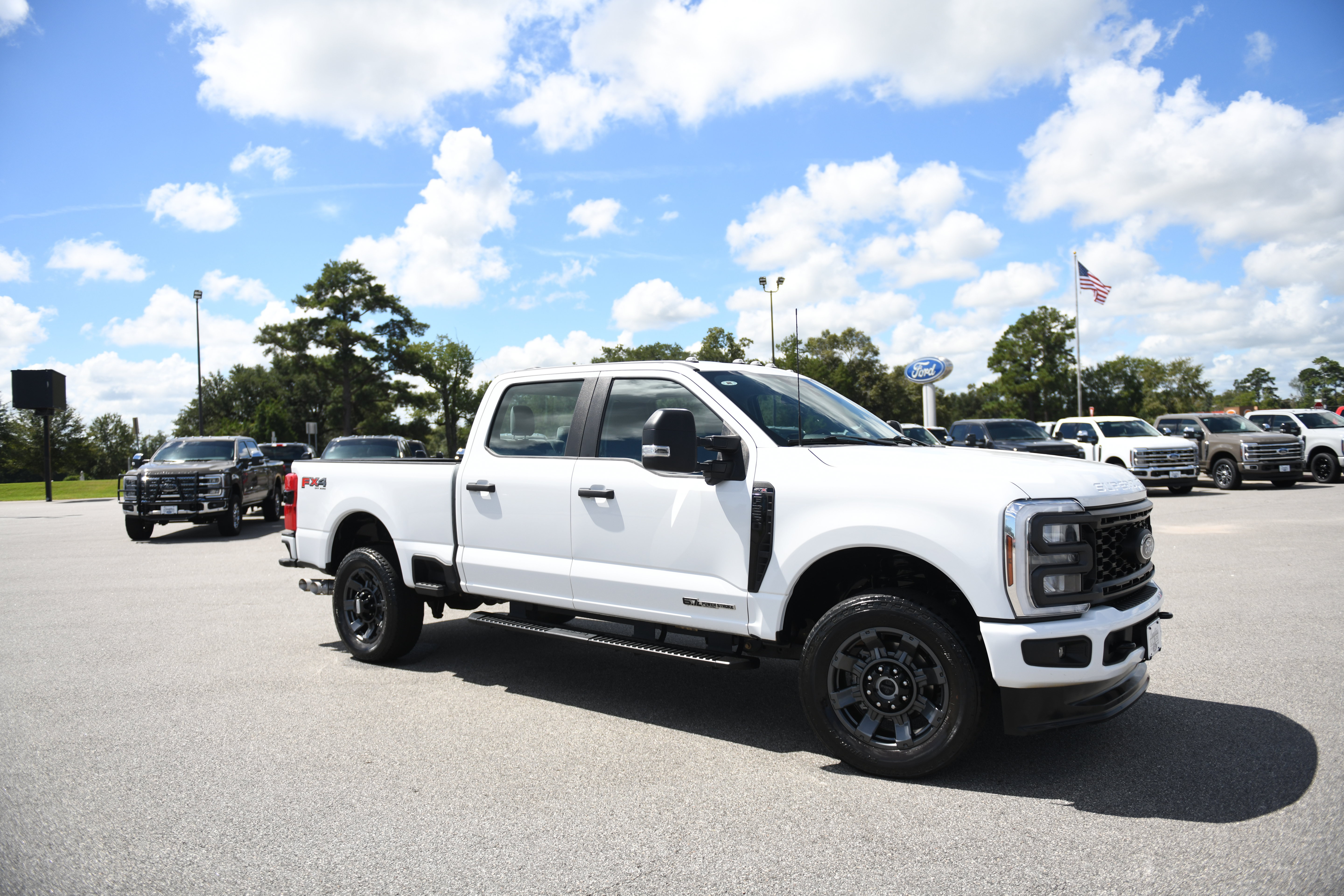 Used 2024 Ford F250 XL w/ STX Appearance Package AWD/4WD image 2