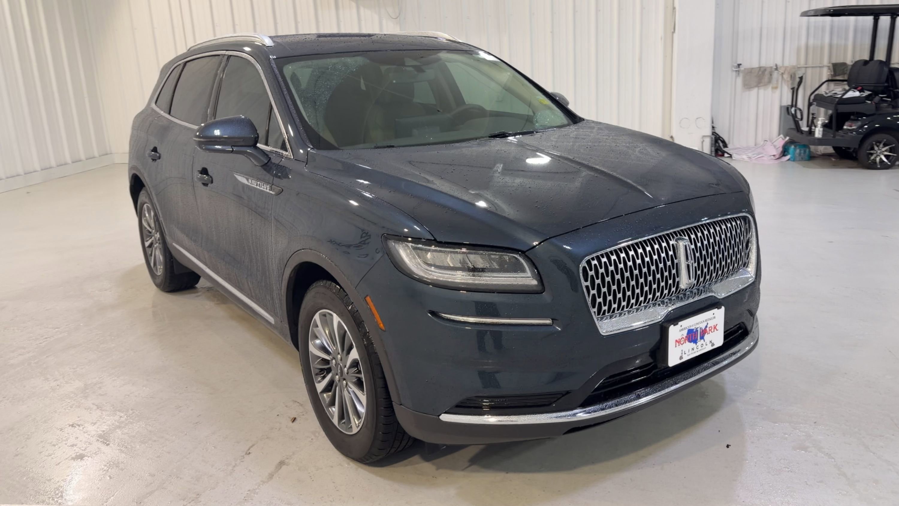 Used 2023 Lincoln Nautilus AWD w/ Premium Package image 3