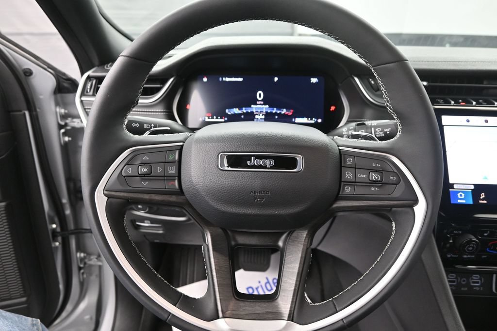 Used 2024 Jeep Grand Cherokee Limited AWD/4WD image 29