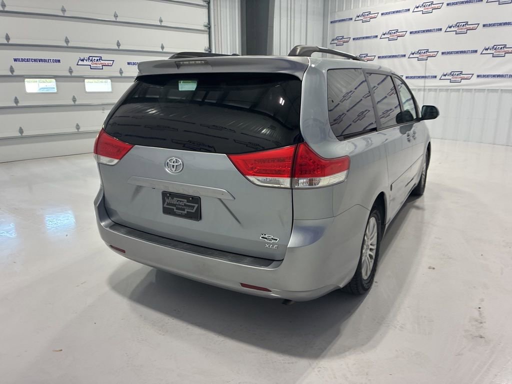 Used 2011 Toyota Sienna XLE image 6