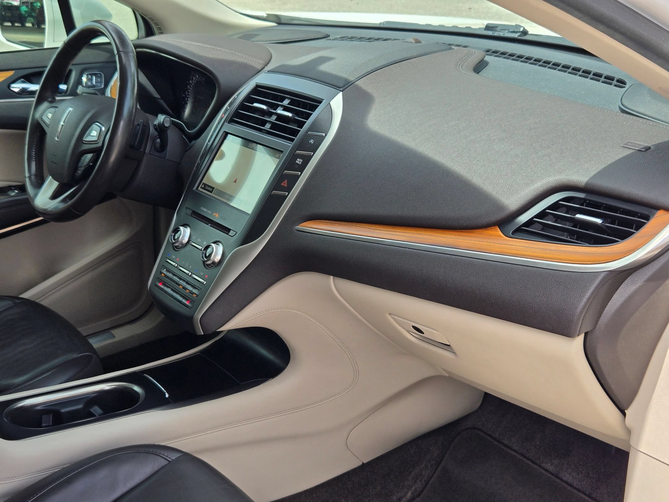 Used 2017 Lincoln MKC Select w/ Select Plus Package FWD image 29