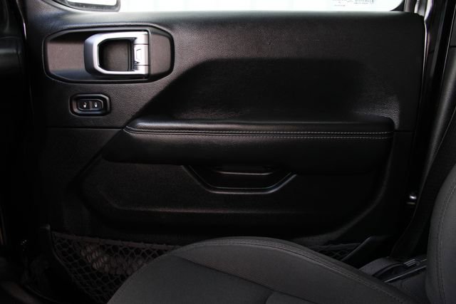 Used 2018 Jeep Wrangler Unlimited Sahara AWD/4WD image 21