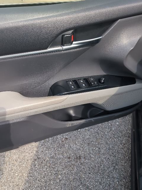 Used 2018 Toyota Camry SE image 12